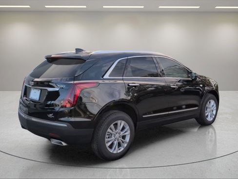 New 2025 Cadillac XT5 Luxury image 3
