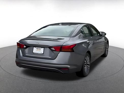Used 2025 Nissan Altima 2.5 SV FWD image 14