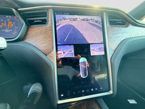 Used 2019 Tesla Model X 75D image 11