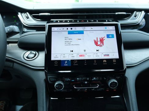 Used 2023 Jeep Grand Cherokee Overland w/ Advanced Protech Group III image 19