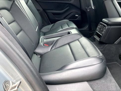 Used 2022 Porsche Taycan image 18