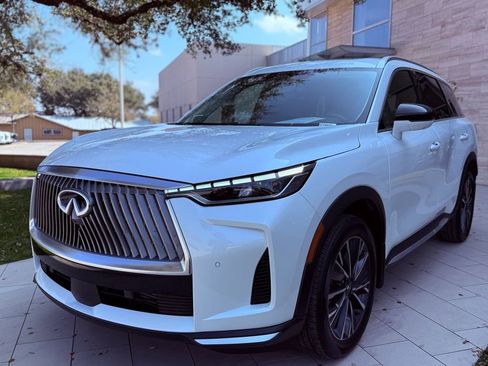 Certified 2026 INFINITI QX60 Luxe w/ Family Package AWD/4WD image 2