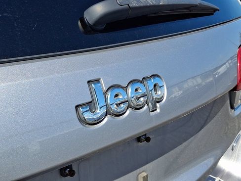 Used 2017 Jeep Grand Cherokee Overland AWD/4WD image 10