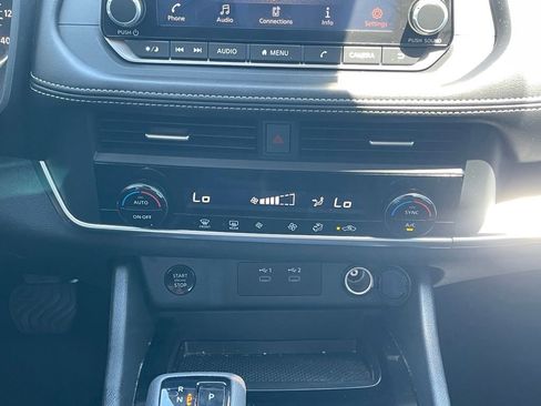 Used 2025 Nissan Rogue SV AWD/4WD image 18