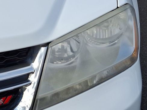 Used 2013 Dodge Avenger SE image 11