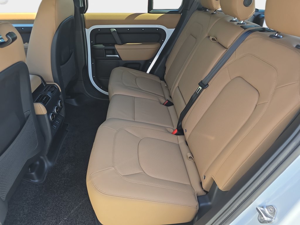 New 2026 Land Rover Defender 110 X-Dynamic SE AWD/4WD image 14