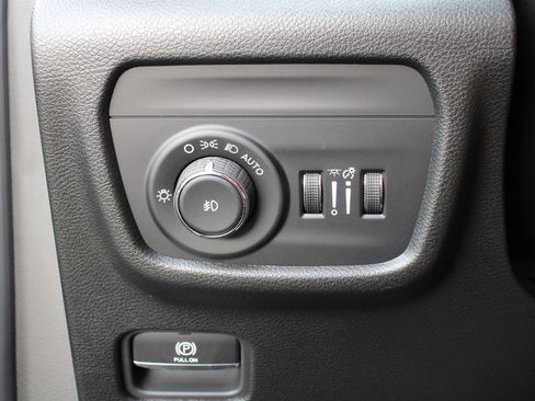 New 2025 Jeep Grand Cherokee L Limited w/ Black Appearance Package image 10