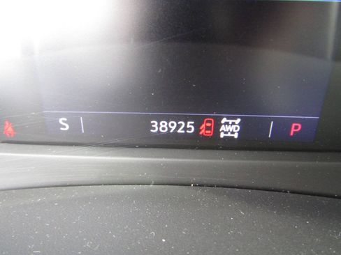 Used 2022 Cadillac XT4 Luxury AWD/4WD image 18