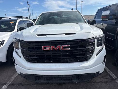 Used 2025 GMC Sierra 1500 Elevation image 2