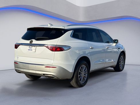 Used 2023 Buick Enclave Essence image 10