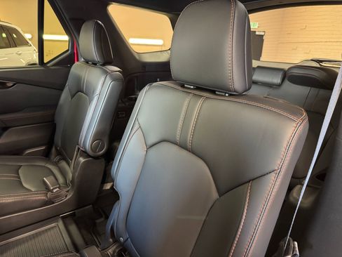 Used 2025 Honda Pilot TrailSport image 23