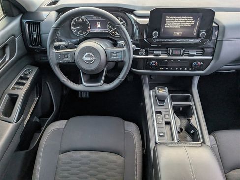 Certified 2024 Nissan Pathfinder SV image 10