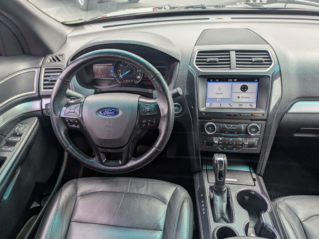 Used 2017 Ford Explorer XLT w/ Equipment Group 202A FWD image 17