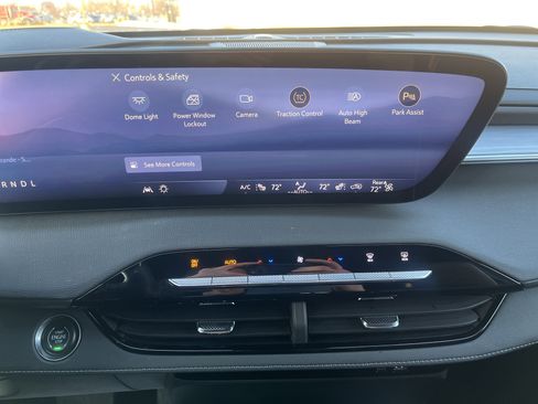 Used 2025 Buick Enclave Preferred image 28