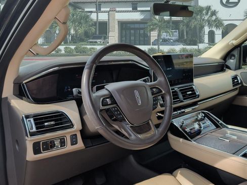 Used 2023 Lincoln Navigator Reserve AWD/4WD image 12