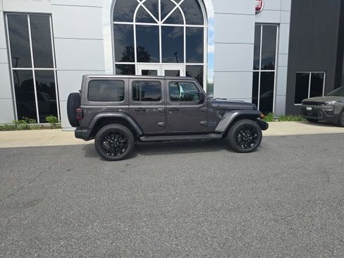Certified 2025 Jeep Wrangler Unlimited Sahara AWD/4WD image 7