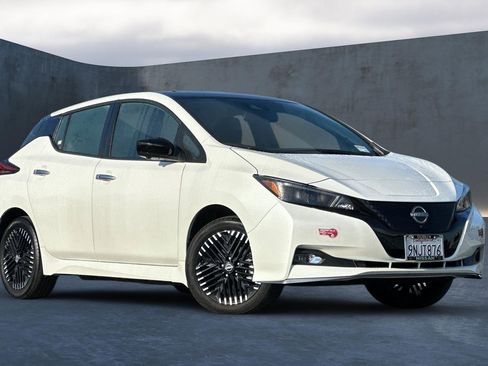 Certified 2024 Nissan Leaf SV Plus image 2