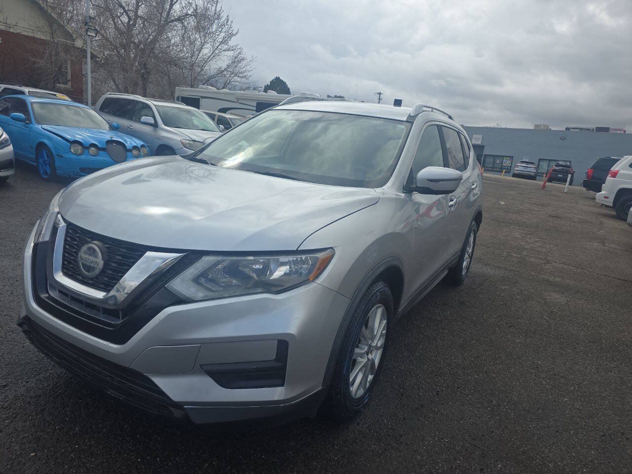 Used 2018 Nissan Rogue SV FWD image 1