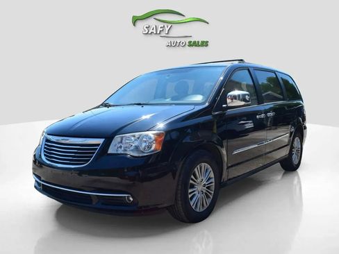 Used 2015 Chrysler Town & Country Touring-L w/ Trailer Tow Group image 1