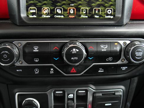 Used 2023 Jeep Wrangler Unlimited Rubicon image 24