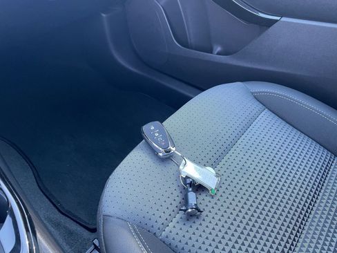 Used 2025 Chevrolet Trax LT image 21