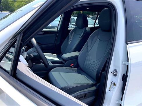 Used 2026 Volkswagen Tiguan SE R-Line AWD/4WD image 5
