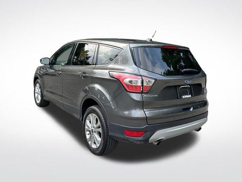 Used 2017 Ford Escape SE w/ SE Cold Weather Package AWD/4WD image 3