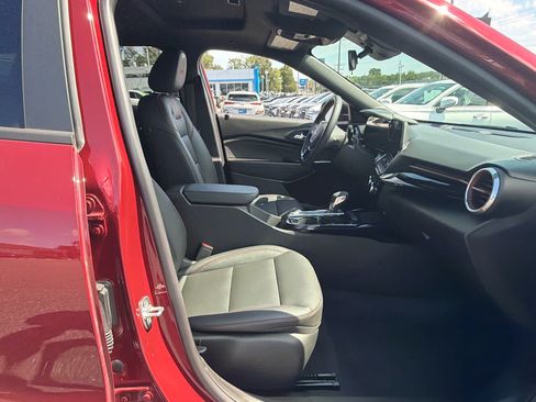Certified 2024 Chevrolet Trax RS w/ Sunroof Package FWD image 21