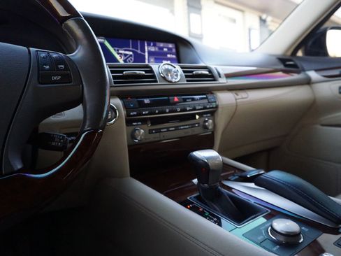 Used 2015 Lexus LS 460 image 37