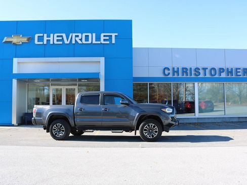 Used 2023 Toyota Tacoma TRD Sport image 3