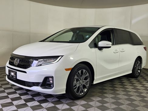 Used 2026 Honda Odyssey Touring image 3