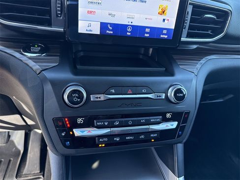 Used 2020 Ford Explorer Limited image 30
