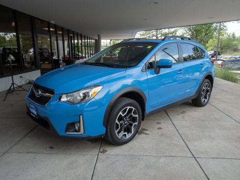 Used 2016 Subaru Crosstrek 2.0i Premium w/ Moonroof Package AWD/4WD image 3
