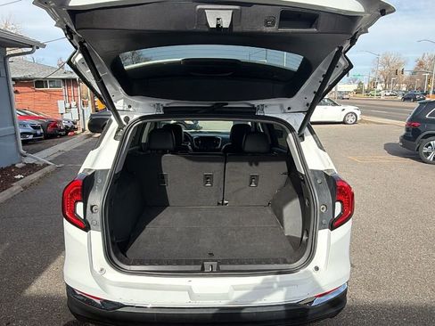 Used 2024 GMC Terrain SLT image 7