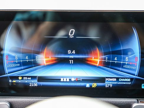 Used 2025 Mercedes-Benz GLB 35 AMG 4MATIC image 30