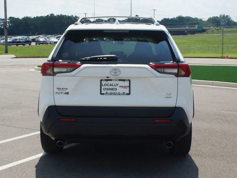 Used 2021 Toyota RAV4 LE AWD/4WD image 3