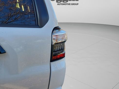 Used 2021 Toyota 4Runner Venture image 16