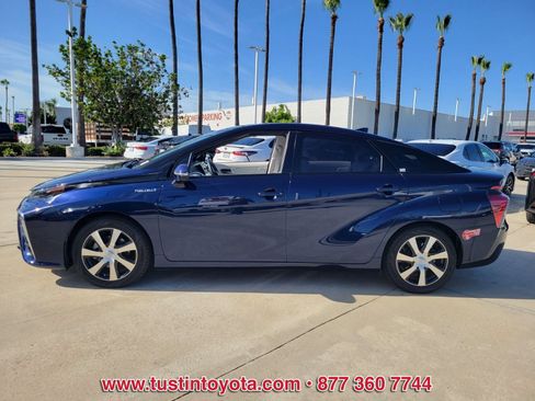 Certified 2017 Toyota Mirai FWD image 6