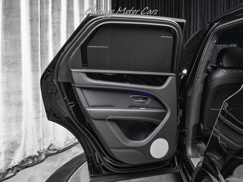 Used 2023 Bentley Bentayga Plug-In Hybrid image 37