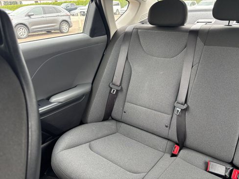 Used 2025 Kia K4 FWD image 33