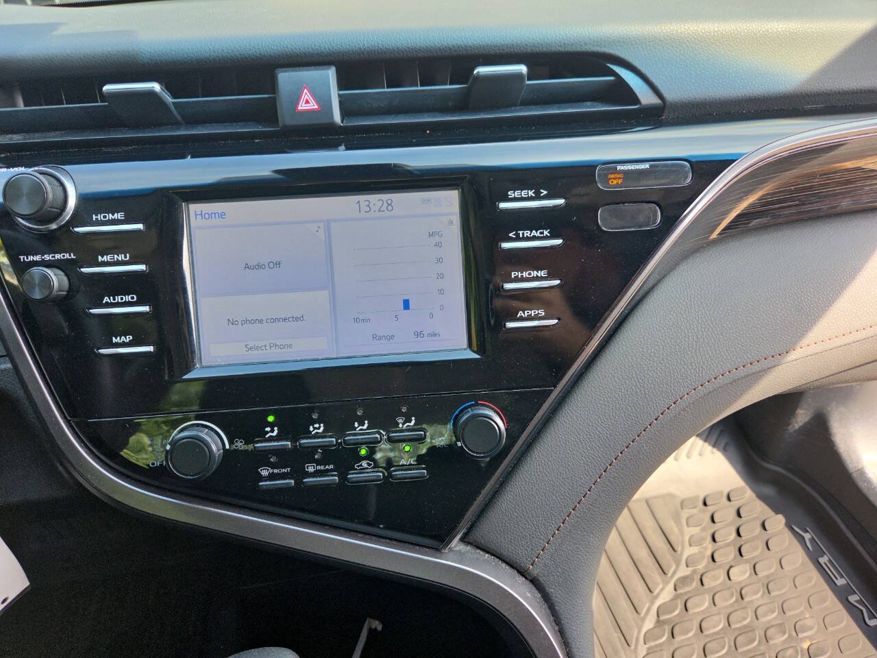 Used 2019 Toyota Camry LE FWD image 28