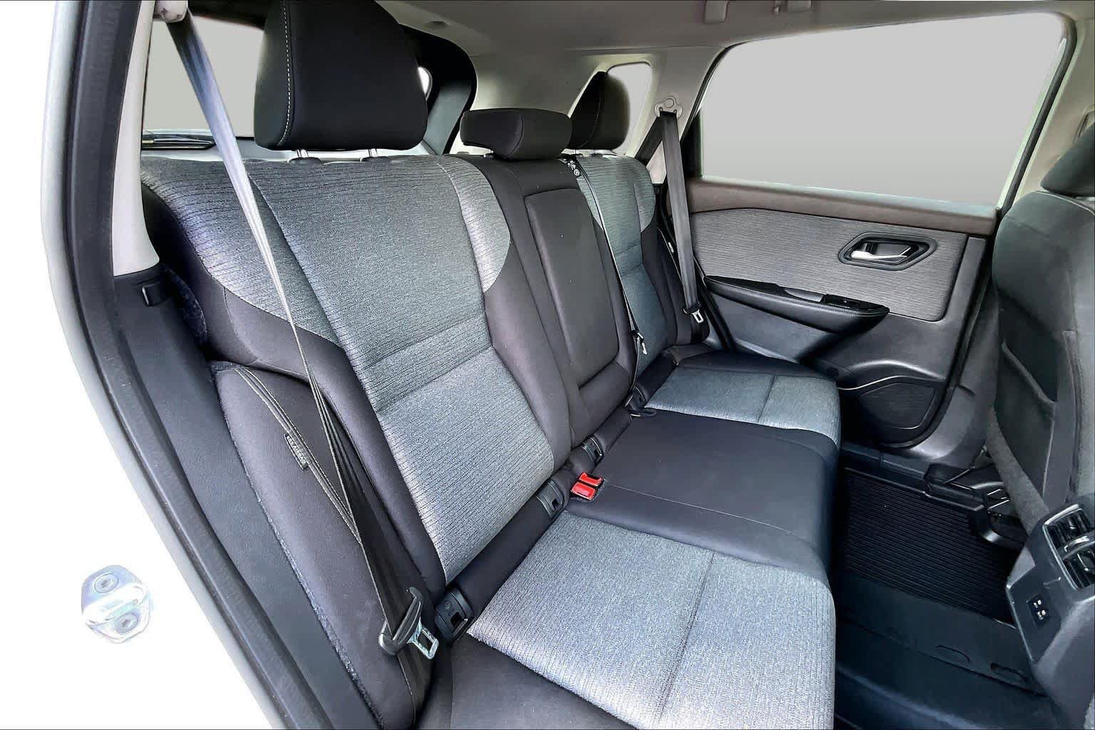 Used 2022 Nissan Rogue SV FWD image 20