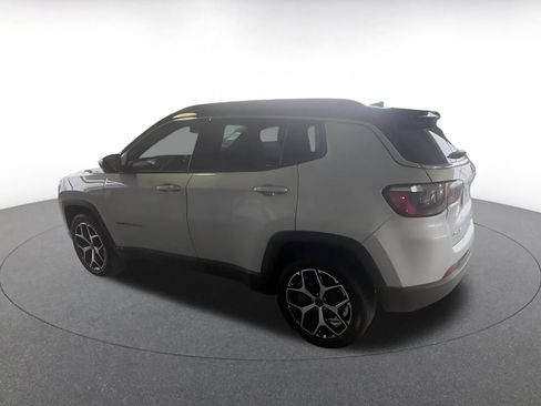 Used 2025 Jeep Compass Limited image 10