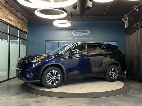 Used 2021 Toyota Highlander XLE image 7