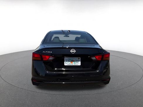 Used 2025 Nissan Altima 2.5 SV FWD image 12