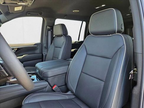 New 2025 Chevrolet Suburban Premier image 11