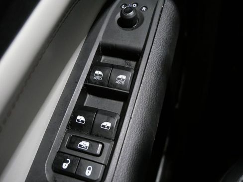 Used 2025 Jeep Compass Limited image 13