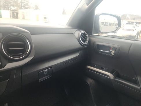 Used 2021 Toyota Tacoma TRD Sport w/ Technology Package image 32