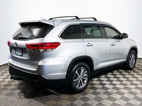 Certified 2019 Toyota Highlander XLE AWD/4WD image 7