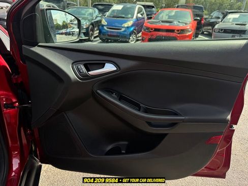 Used 2015 Ford Focus SE w/ Reverse Sensing Package FWD image 20